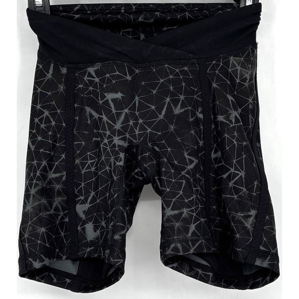 Lululemon Black Camo Padded cycling shorts sz 4 Athletic Bike Riding